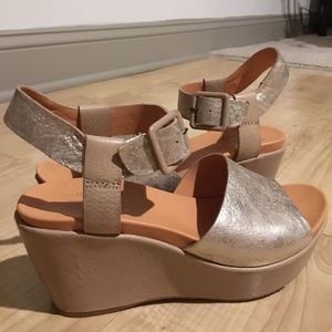 Kork-Ease soft gold color size 8